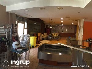 07 entrada interior antes saneamiento local limpieza pre obra ingrup estudi diseno construccion retail granollers barcelona