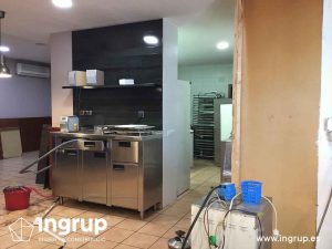 21 antigua cocina antes saneamiento derribo tabiques ingrup estudi diseno construccion retail granollers barcelona