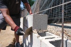 003 portada construccion muro divisor vivienda particular ingrup estudio diseno construccion retail granollers barcelona