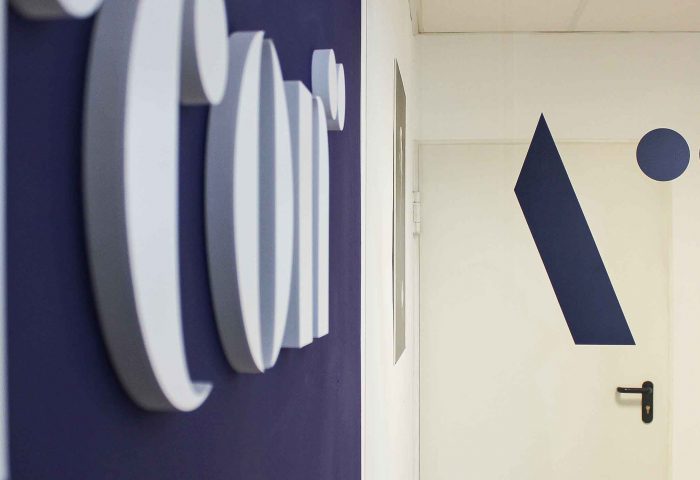 01 rotulacion retail nave industrial letras corporeas vinilo ingrup estudio diseno construccion granollers barcelona