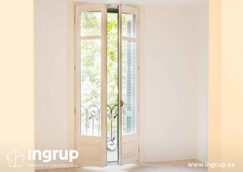 017 ventana reforma integral piso barcelona rehabilitacion pintura parquet pavimento instalacion ingrup estudio diseno construccion retail granollers barcelona