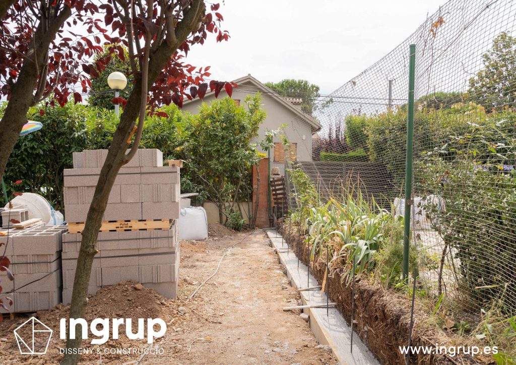 02 cimientos encofrado construccion muro divisor vivienda particular obra reforma ingrup estudio diseno construccion retail granollers barcelona