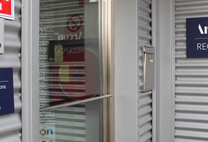 03 señaletica rotulacion retail nave industrial letras corporeas vinilo ingrup estudio diseno construccion granollers barcelona