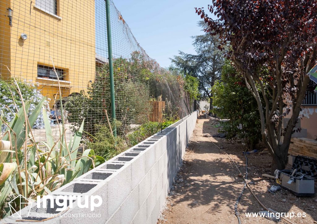 04 bloques construccion muro divisor vivienda particular obra reforma ingrup estudio diseno construccion retail granollers barcelona