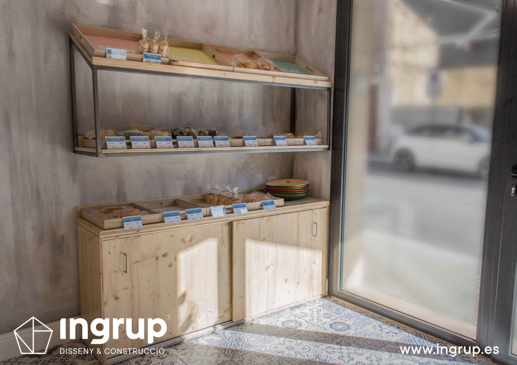 04 fabricacion mobiliario a medida madera estanteria mykoco diseño interiorismo obra reforma local comercial obrador japones dulces ingrup estudio diseno construccion retail granollers barcelona