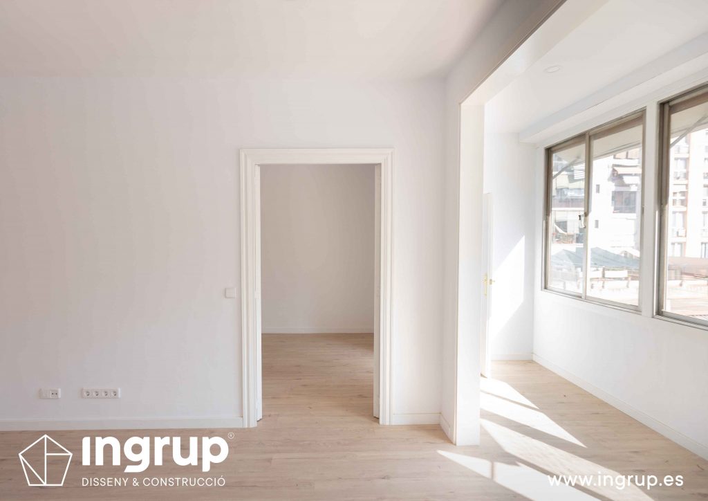 05 comedor reforma integral piso barcelona rehabilitacion pintura parquet pavimento instalacion ingrup estudio diseno construccion retail granollers barcelona