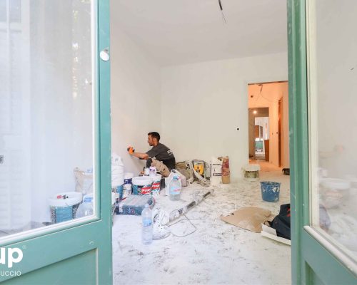 05 instalacion electrica operario proceso obra reforma integral piso barcelona interiorismo ingrup estudio diseno construccion retail granollers barcelona