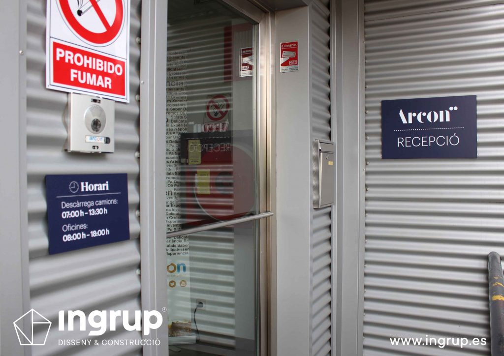 05 rotulacion integral nave industrial arcon señaletica exterior vinilos fachada ingrup estudio diseno construccion retail granollers barcelona