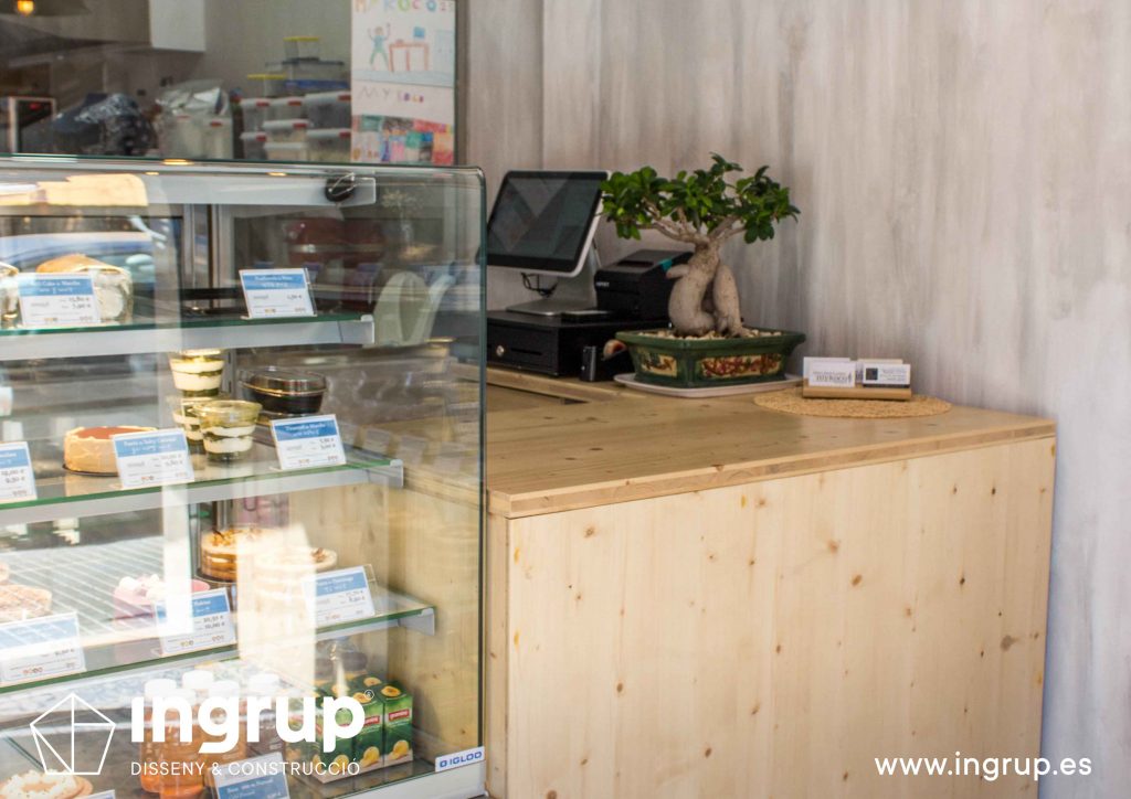 06 detalle mostrador vitrina mykoco diseño interiorismo obra reforma local comercial obrador japones dulces ingrup estudio diseno construccion retail granollers barcelona