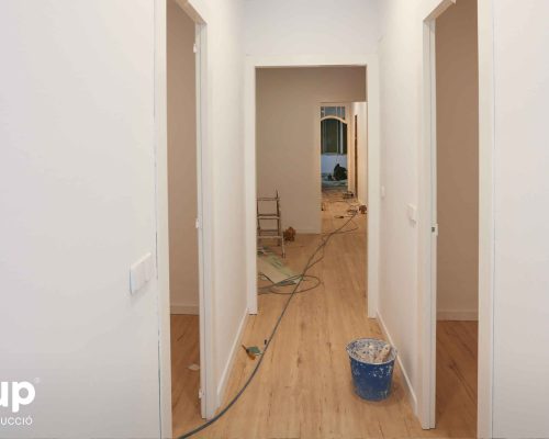 09 instalacion pavimento parquet suelo proceso obra reforma integral piso barcelona interiorismo ingrup estudio diseno construccion retail granollers barcelona