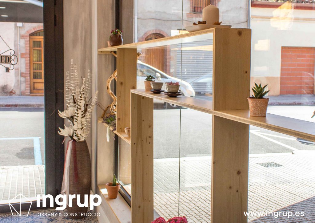 11 detalle estanteria madera fabricacion propia mykoco diseño interiorismo obra reforma local comercial obrador japones dulces ingrup estudio diseno construccion retail granollers barcelona