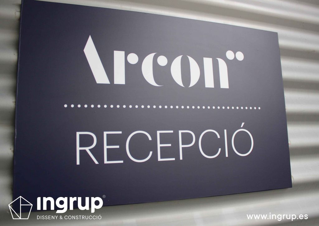 12 detalle rotulo señaletica exterior señaletica interior nave industrial fabricacion produccion instalacion vinilo ingrup estudio diseno construccion retail granollers barcelona