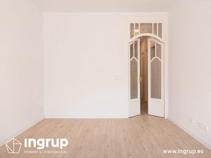14 despues comedor puertas pintura integral proceso obra reforma integral piso barcelona interiorismo ingrup estudio diseno construccion retail granollers barcelona