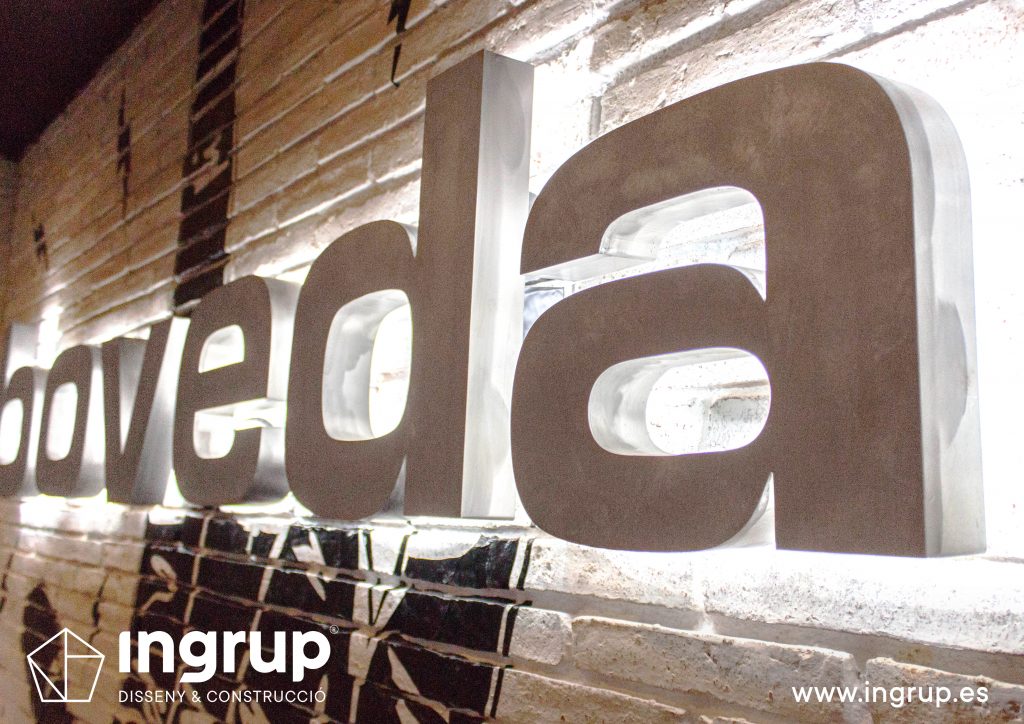 01 interiorismo comercial rotulacion boveda barcelona iluminacion vinilo gramollers reforma ingrup estudi diseno construccion retail granollers barcelona