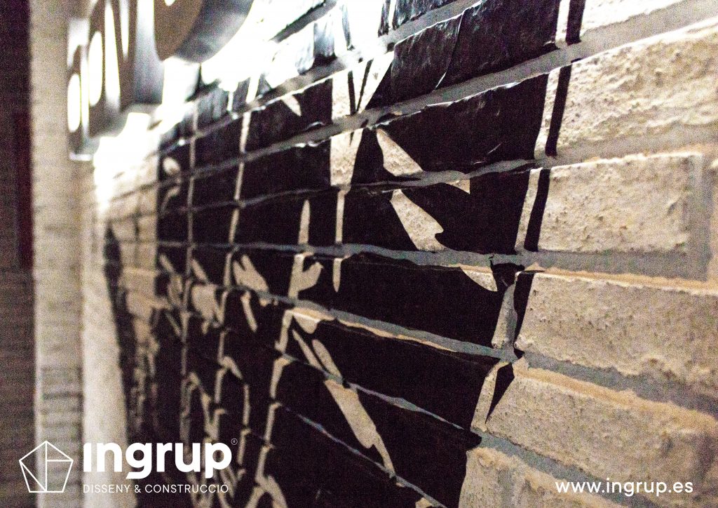 02 interiorismo comercial rotulacion boveda barcelona iluminacion vinilo gramollers reforma ingrup estudi diseno construccion retail granollers barcelona